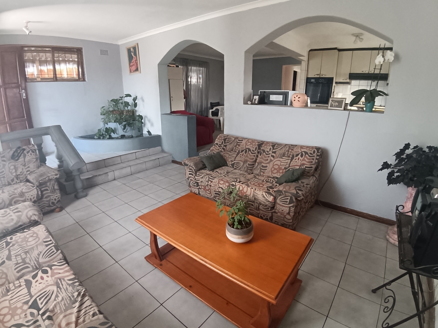 2 Bedroom Property for Sale in New Woodlands Western Cape
